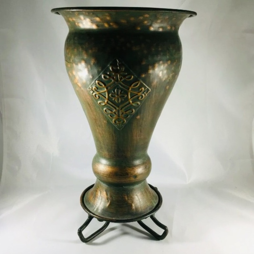 SLAH Fairmont Urn Hammered Oxidized Copper EUC